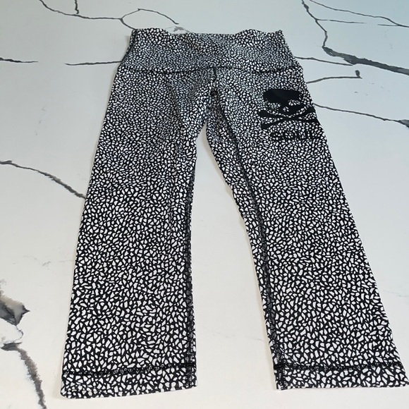 Lululemon xSoulCycle Skull HighRise Wonder Legging - Picture 1 of 4